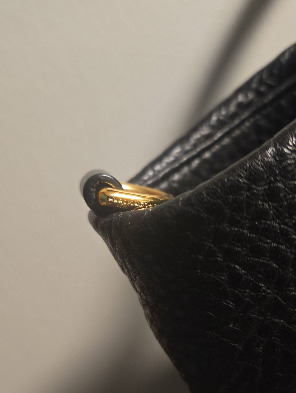Marc Jacobs Black Pebbled Leather Shoulder Bag with Gold Hardware - Picture 4 of 13